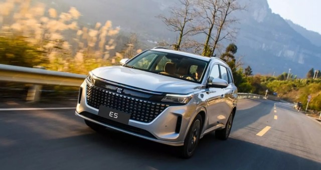 Thương hiệu ô tô Trung Quốc DFSK chuẩn bị trở lại Việt Nam với SUV 7 chỗ E5 Hybrid